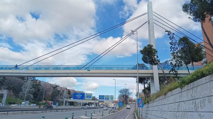 El Ayuntamiento comienza los trabajos de rehabilitación integral de la pasarela de Marqués de Zafra sobre la M-30