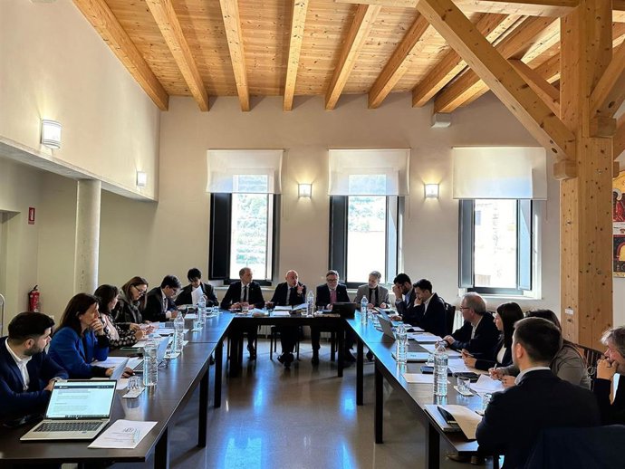 Reunión de la comisión de coordinación territorial de asistencia al delegado en Vallbona de les Monges (Lleida) con asistencia de los subdelegados del Gobierno