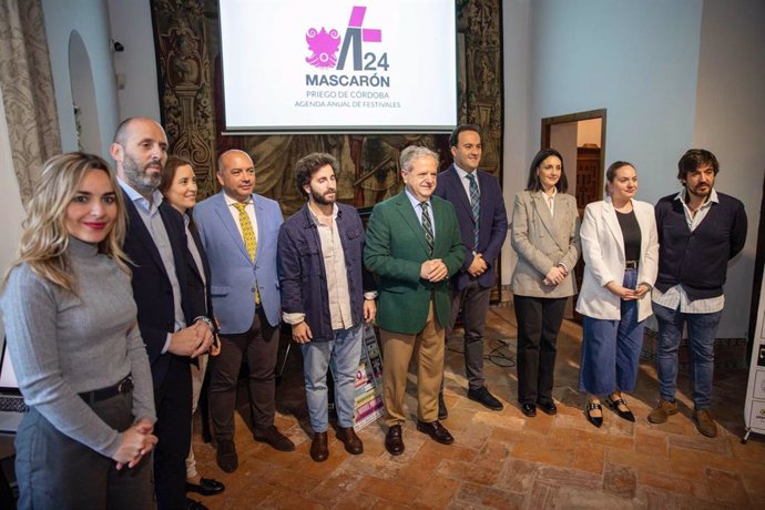 El presidente de la Diputación, Salvador Fuentes (centro), en la presentación de 'Mascarón 2024'.