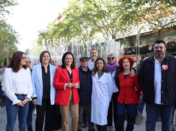(Desde Izda.) Carmen María Ruiz, Marina Borrego Y Rafi Crespín, Junto A Otros Dirigentes Políticos Y Sindicales Y Vicente Palomares (Dcha.)