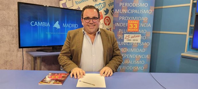 Javier Úbeda, alcalde de Boadilla en el plató de Canal 33 TV Madrid