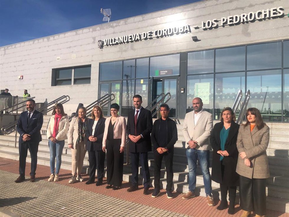 Visita de la secretaria general de Transporte Terrestre del Gobierno de España, Marta Serrano, a la estación de AVE de Villanueva de Córdoba.