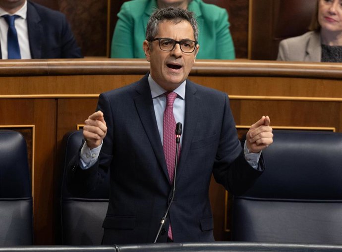 Archivo - El ministro de la Presidencia, Relaciones con las Cortes y Justicia, Félix Bolaños, en una sesión de control