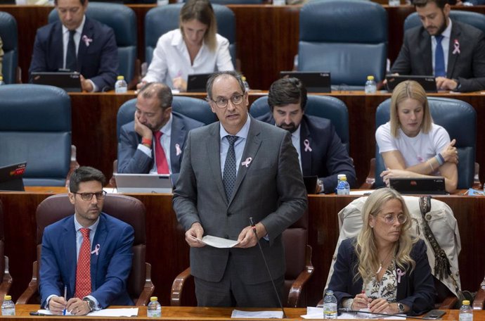 Archivo - El consejero de Digitalización, Miguel López-Valverde , en el Pleno de la Asamblea de Madrid