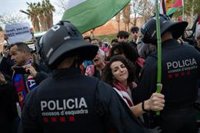 Unas 50 personas protestan en Barcelona contra la presencia del club Maccabi de baloncesto