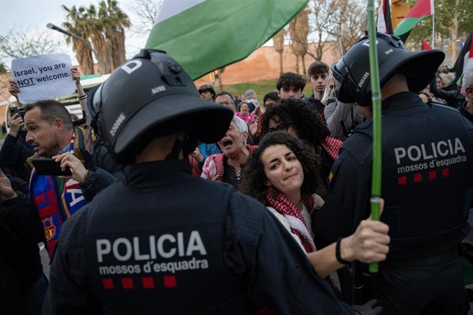 El primer momento de tensión de la protesta