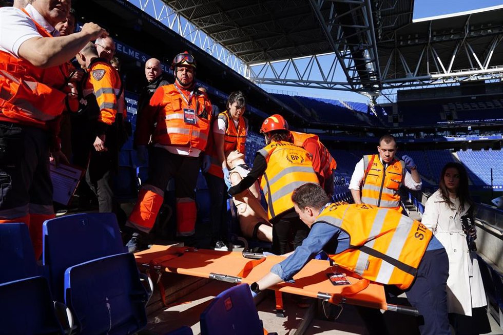El estadio del Espanyol acoge un simulacro sobre cómo actuar en situaciones de crisis.