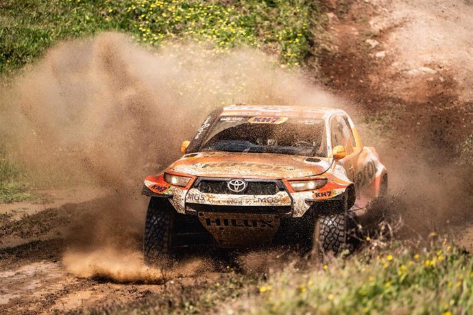 Isidre Esteve (Repsol Toyota Team), durante el Rally Raid de Portugal.