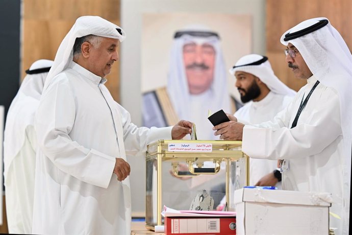 HAWALLI GOVERNORATE, April 4, 2024  -- A man casts his vote at a polling station in Hawalli Governorate, Kuwait, on April 4, 2024. Kuwaiti voters began casting their ballots on Thursday to elect members of the National Assembly, in the first parliamentary