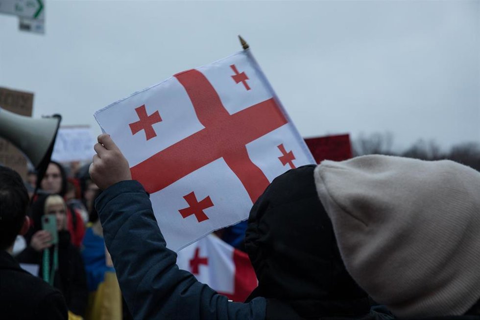 Archivo - Imagen de archivo de una bandera de Georgia durante unas protestas contra un proyecto de ley sobre agentes extranjeros