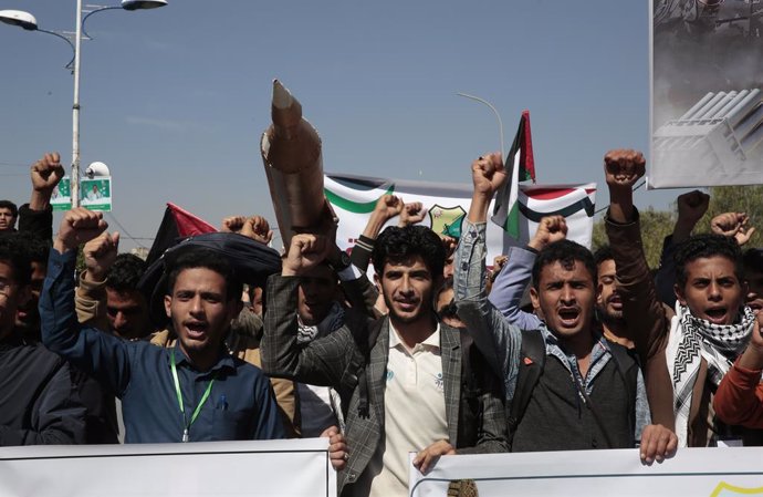 Archivo - Manifestació de simpatitzants dels houthis al Iemen