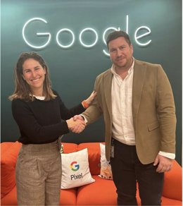 Gonzalo Romero, director de Google for Education en España y Elena Betés, CEO de Dide.org