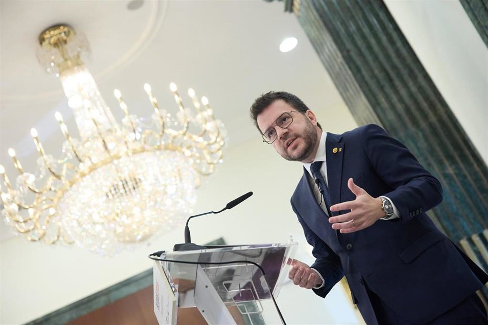 El presidente de la Generalitat de Catalunya, Pere Aragons, interviene durante un desayuno informativo de Europa Press, en el Hotel InterContinental Madrid, a 20 de marzo de 2024, en Madrid (España).