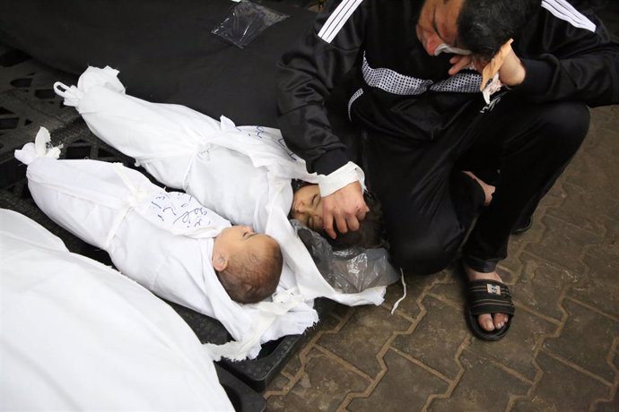 Niños palestinos muertos por los ataques de Israel sobre Gaza.