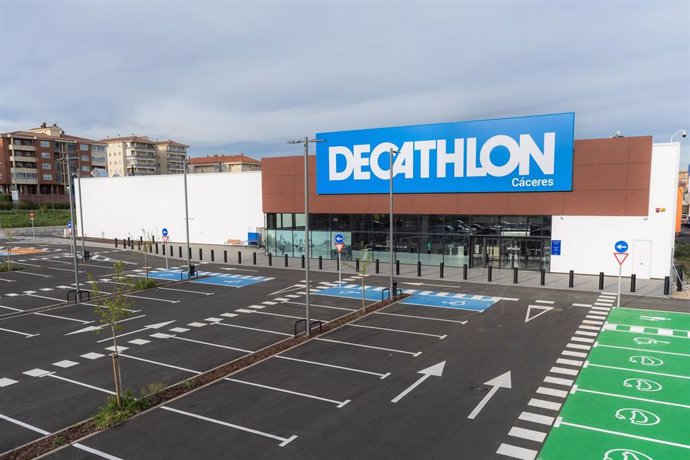 Imagen de la nueva tienda de 'Decathlon' en Cáceres