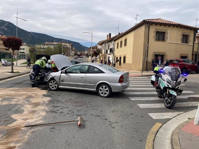 Imagen de los dos vehículos tras la colisión.