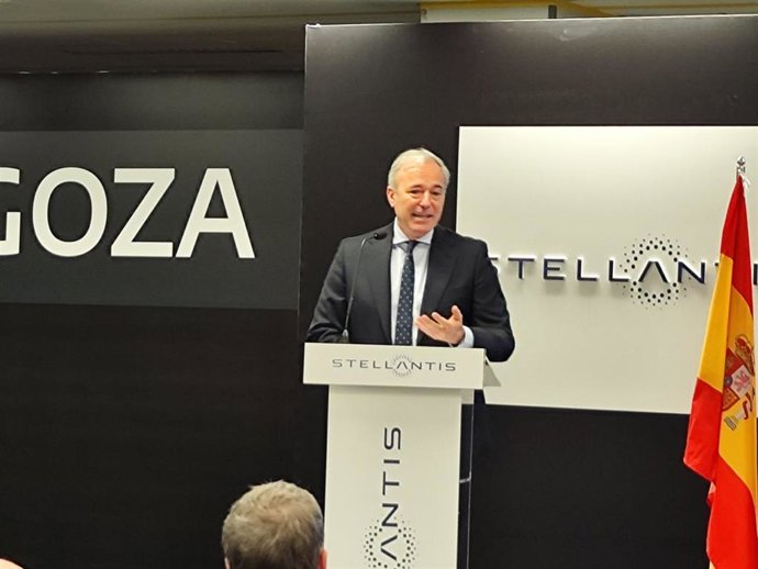 El presidente de Aragón, Jorge Azcón, durante su visita a la planta de Stellantis en Figueruelas (Zaragoza)