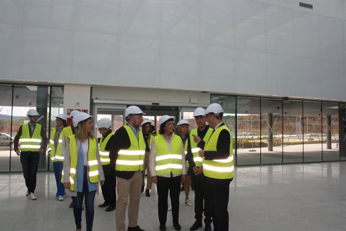 El director gerente del Sescam, Alberto Jara, ha visitado el nuevo Hospital Universitario de Cuenca.
