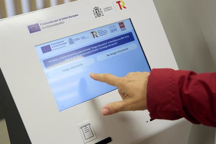 Pantallas de cita previa de una oficina, a 2 de abril de 2024, en Madrid (España).