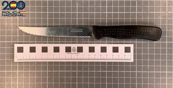 Cuchillo intervenido a los detenidos.