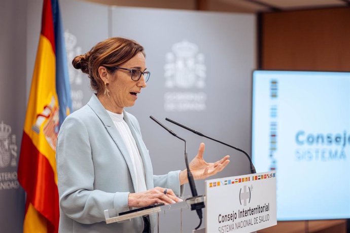 Archivo - La ministra de Sanidad, Mónica García