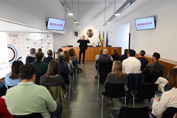 Encuentro sobre IA organizado por el Ayuntamiento de Tomares y el Círculo de Empresarios (CIRE).