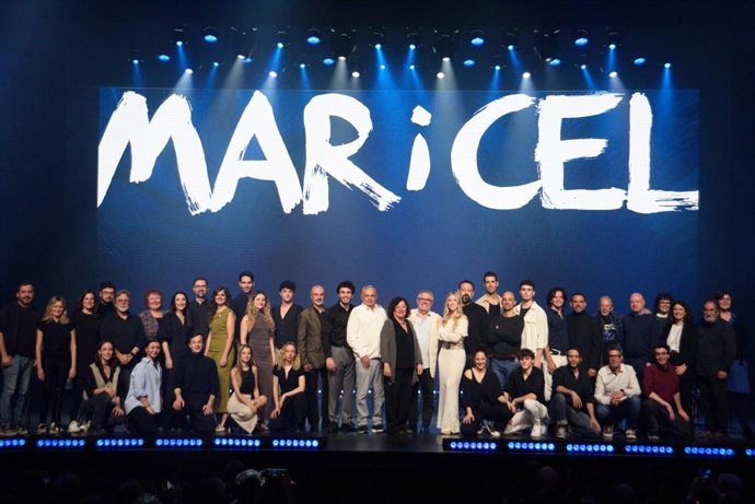 El reparto del nuevo 'Mar i Cel', con los socios de Dagoll Dagom Anna Rosa Cisquella, Joan Lluís Bozzo y Miquel Periel