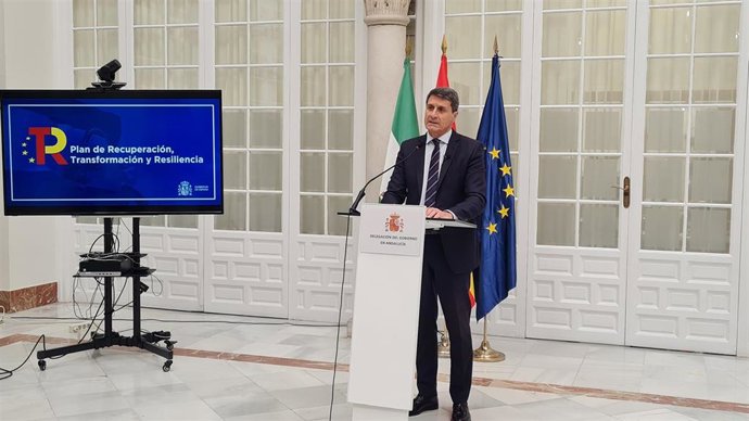 El delegado del Gobierno en Andalucía, Pedro Fernández, en la rueda de prensa sobre ejecución de los fondos del Plan de Recuperación.