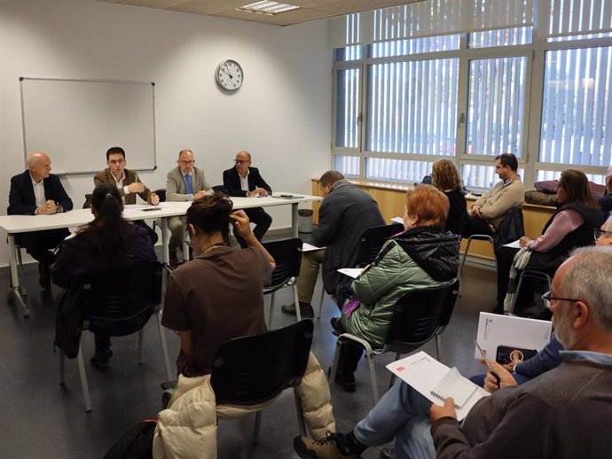 Reunión de concejales del Grupo Municipal Socialista con representantes de las AMPA de varios colegios.