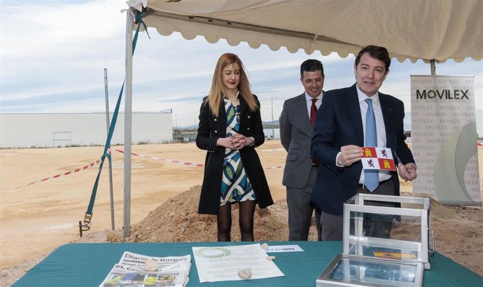 Mañueco durante la colocación de la primera piedra de Movilex  en Miranda de Ebro.