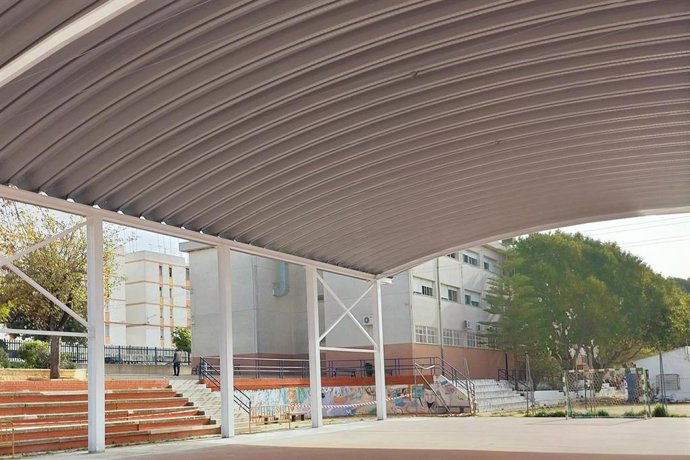 La nueva cubierta instalada en el IES Vicente Núñez de Aguilar.