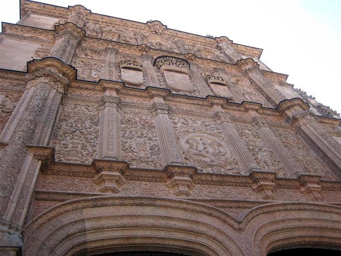 Archivo - Fachada plateresca de la USAL.