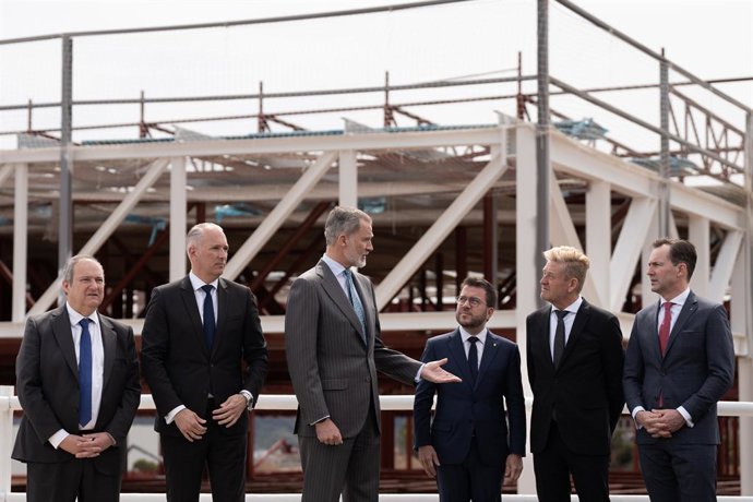 Imatge de la visita del rei Felip VI a la fàbrica de Martorell
