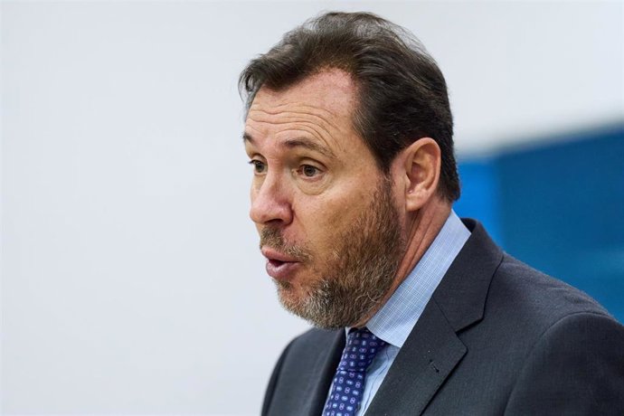 El ministro de Transportes y Movilidad Sostenible, Óscar Puente, en una rueda de prensa 