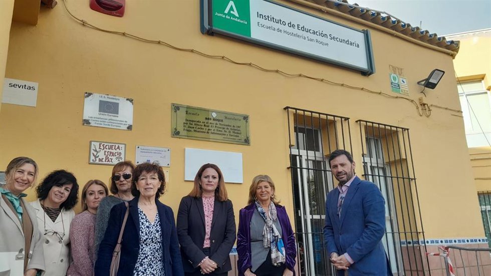 Rodríguez Ros e Isabel Paredes en la Escuela de Hostelería de San Roque.