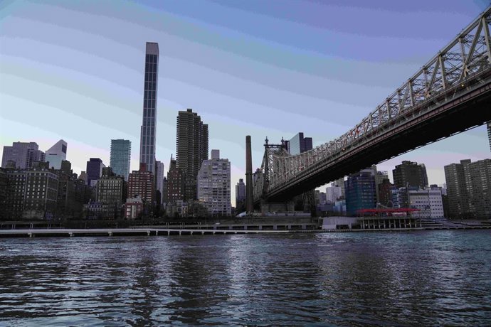 Archivo - January 2, 2024, New York, United States: The general view of Manhattan from Roosevelt Island. Roosevelt Island, nestled in the East River between the boroughs of Manhattan and Queens in New York City, offers a unique blend of tranquility and 