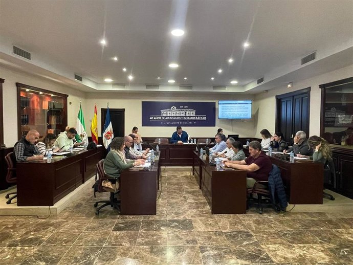 Sesión plenaria en Guillena para la aprobación del presupuesto municipal.