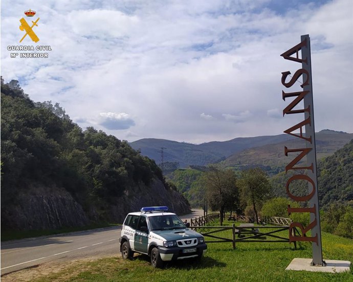 Archivo - Imagen de archivo de una patrulla de la Guardia Civil en Rionansa