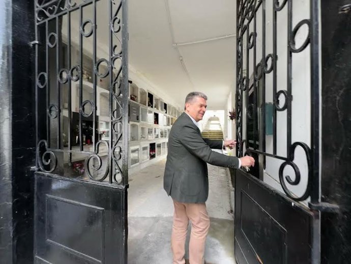 Entrada del cementerio de SMRA