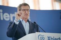 Feijóo pide el voto al PP como "única garantía" de que no gobierne EH Bildu y le exige que pida perdón en campaña