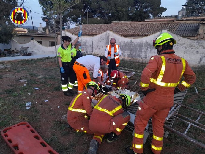 Herida una persona tras clavarse un hierro en la pierna en Sagunt (Valencia)