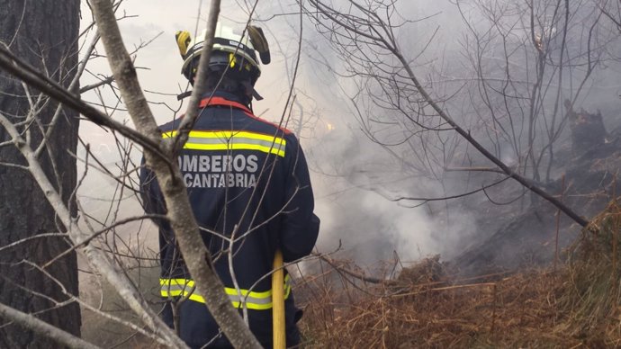 Archivo - Incendios foretales en Cantabria