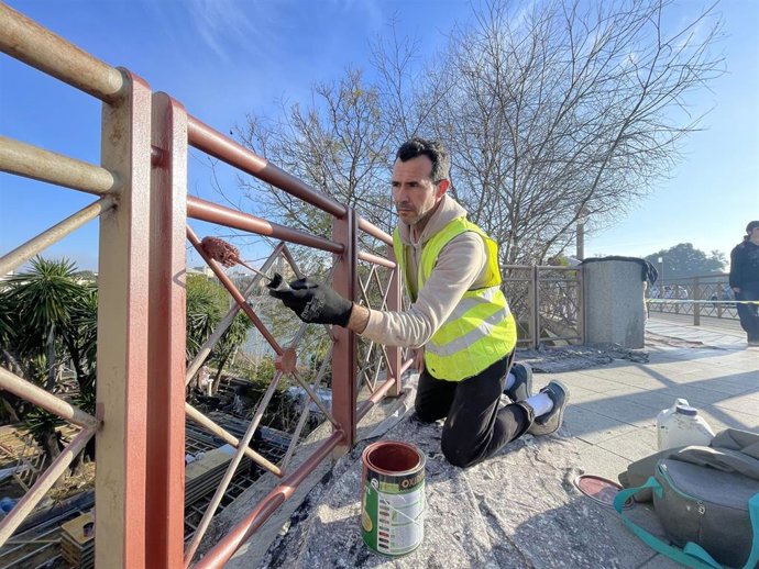 Trabajos de conservación en el puente de San Telmo