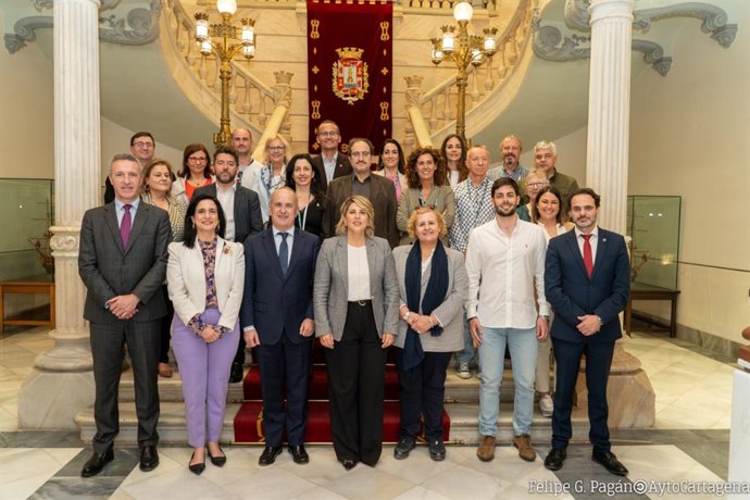 La alcaldesa Noelia Arroyo ha recibido al rector de la Universidad Nacional de Educación a Distancia, Ricardo Mairal