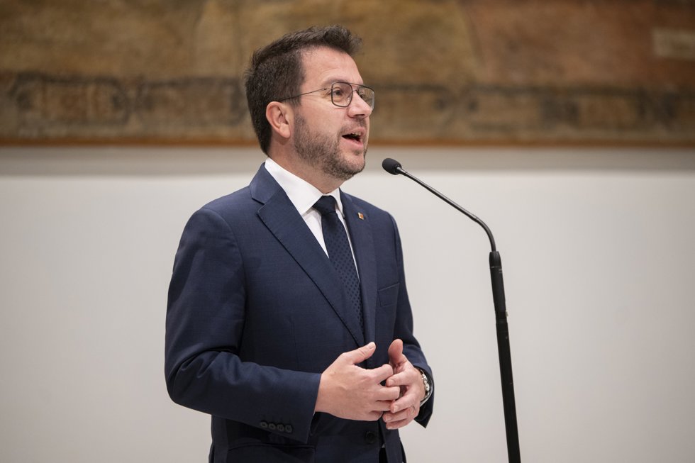 El presidente de la Generalitat, Pere Aragons, interviene durante la clausura de la semana de los delegados del Govern en el exterior, en el Palau de la Generalitat, a 5 de abril de 2024, en Barcelona, Catalunya (España).
