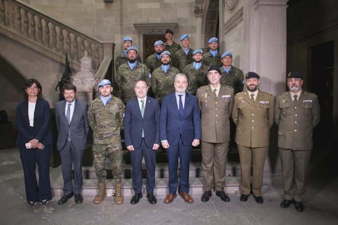 Recepción de Jaume Collboni en el Ayuntamiento de Barcelona al Regimiento Barcelona 63 del Ejército