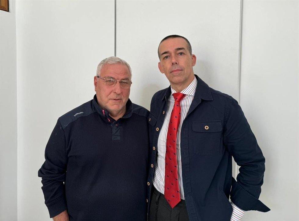 El edil Calleja con el presidente de la Asociación Cultural Amigos de los Patios Portuenses, José Ignacio Delgado Poullet