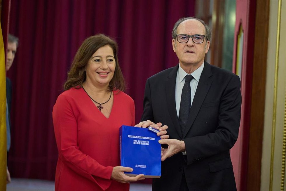 Archivo - El Defensor del Pueblo, Ángel Gabilondo, y la presidenta del Congreso de los Diputados, Francina Armengol, posan durante el acto de presentación del informe del Defensor del Pueblo sobre denuncias por abusos sexuales en el ámbito de la Iglesia