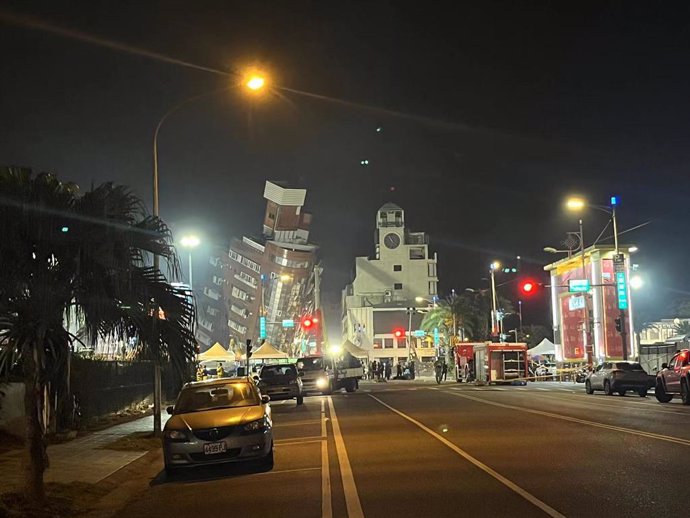 TAIPEI, April 3, 2024  -- This photo taken on April 3, 2024 shows a tilted building after a 7.3-magnitude earthquake jolted the sea area near Hualien, southeast China's Taiwan. The 7.3-magnitude quake in China's Taiwan on Wednesday morning had left nine p