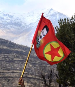 Archivo - Bandera del PKK en las montañas Qandil de Irak